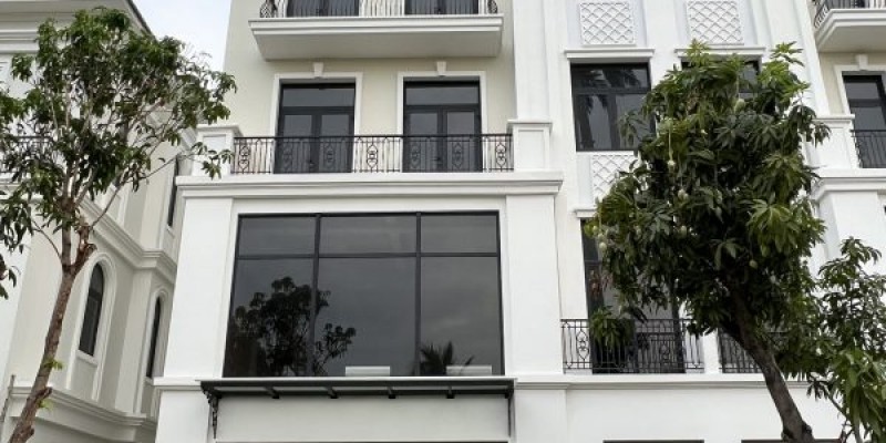 Nhà phố Hướng Tây Nam cổ điển 